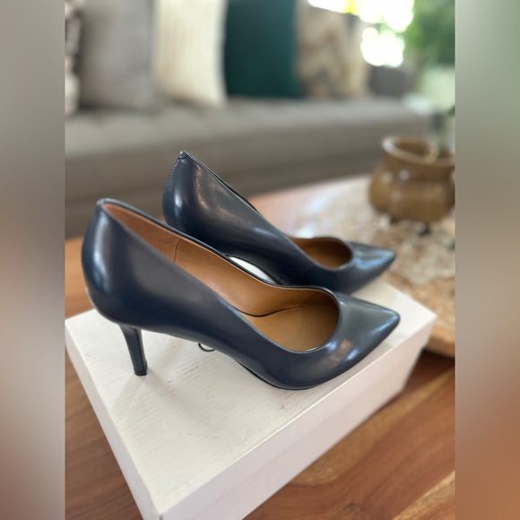 Calvin Klein Gail Navy Blue Women’s Pump– size 6 - Picture 3 of 9